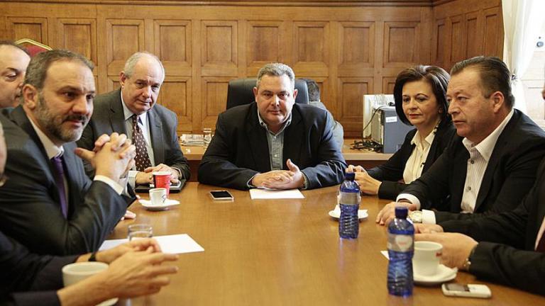 Σε εξέλιξη συνεδρίαση των ΑΝΕΛ – Επιμένει (;) στην παραίτηση Μουζάλα ο Καμμένος