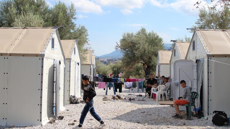 Εγκαταστάσεις μεταναστών και προσφύγων στη Λέσβο επισκέφθηκε ειδικός εισηγητής του ΟΗΕ 