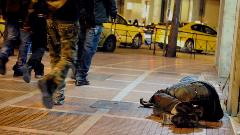 Καταφύγιο νύχτας για τους αστέγους στην Αθήνα