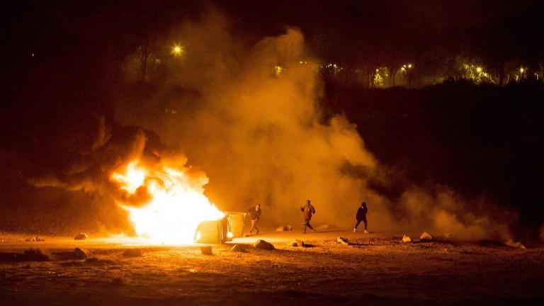 Περίπου 100 ανήλικοι πρόσφυγες συνεπλάκησαν μεταξύ τους στην  "Ζούγκλα" του Καλαί