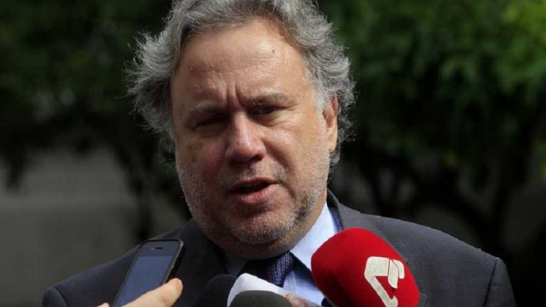 Τηλεοπτικές άδειες – Κατρούγκαλος: Με παρουσιάζουν ως Μαρία Αντουανέτα!