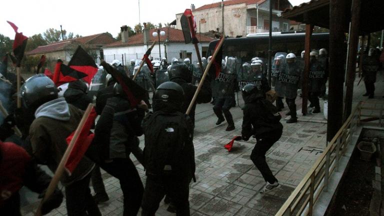 Επεισόδια με πρόσφυγες και "αλληλέγγυους" στην Εγνατία 