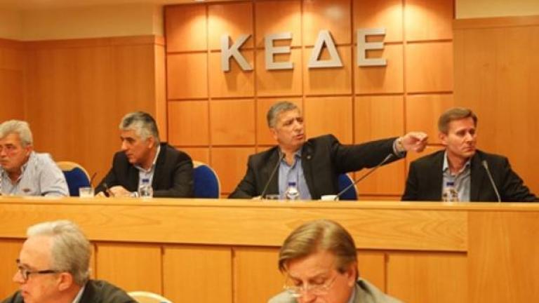 ΚΕΔΕ και ΠΕΔΑ καταδικάζουν τη στοχοποίηση της δημάρχου Ζωγράφου, μετά τον θάνατο της εργαζόμενης στην καθαριότητα