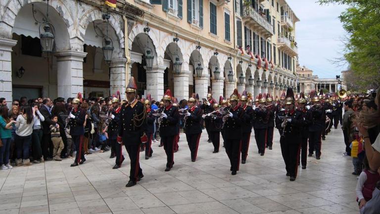 Τέσσερις γενιές μουσικών παίζουν στην ίδια μπάντα