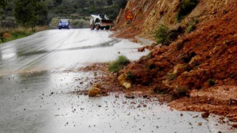 Κανονικά διεξάγεται η κυκλοφορία στην Κέρκυρα μετά τις κατολισθήσεις 