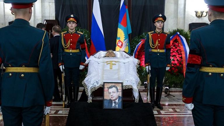 Παρουσία του προέδρου Βλαντίμιρ Πούτιν τελέστηκε στη Μόσχα η κηδεία του δολοφονηθέντος πρεσβευστή στην Άγκυρα Αντρέι Καρλόφ