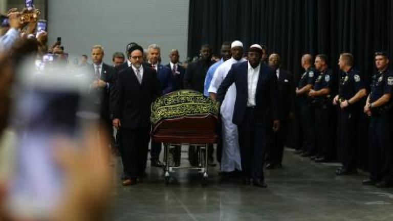 Χιλιάδες κόσμου αποχαιρετά τον Μοχάμεντ Άλι 