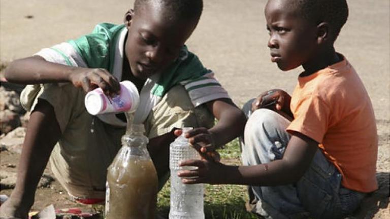 Κάθε χρόνο πεθαίνουν 5 εκατ. παιδιά από διάρροια