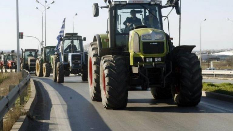 Τον επ' αόριστον αποκλεισμό του τελωνείου των Ευζώνων στα σύνορα της Ελλάδας με τα Σκόπια αποφάσισαν αγρότες και κτηνοτρόφοι της Κεντρικής Μακεδονίας