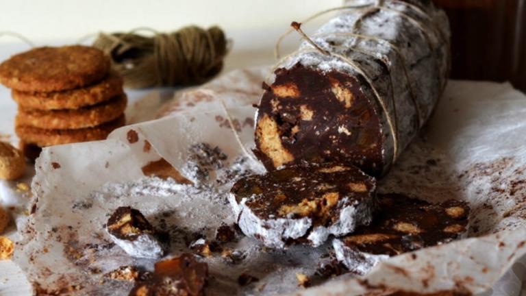 Κορμός σοκολάτας ή μωσαϊκό; Μια συνταγή για το πιο κλασικό γλυκό!