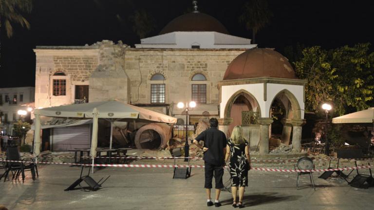 «Τουριστικό αξιοθέατο» το κατεστραμμένο τζαμί στη Κω (ΦΩΤΟ