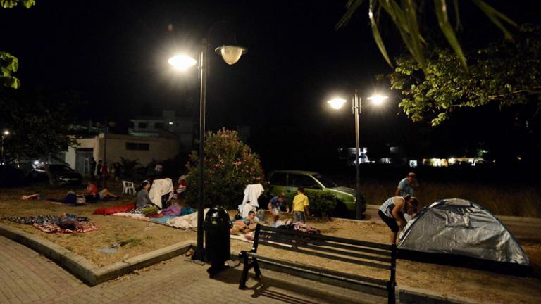 Σε δρόμους και πλατείες κοιμήθηκαν οι κάτοικοι της Κω - Δύο τραυματίες σε κρίσιμη κατάσταση