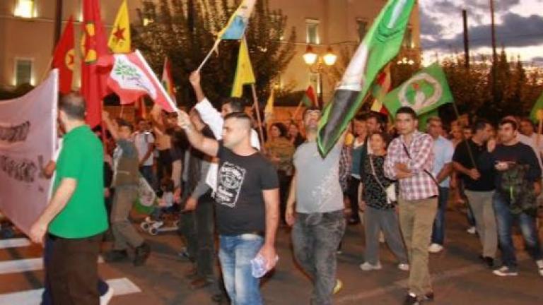 Σε εξέλιξη συγκέντρωση διαμαρτυρίας Κούρδων έξω από την τουρκική Πρεσβεία