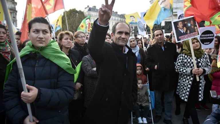 Οι Κούρδοι διαδήλωσαν σε Γαλλία και Γερμανία κατά του Ερντογάν και της σιωπής της Ευρώπης