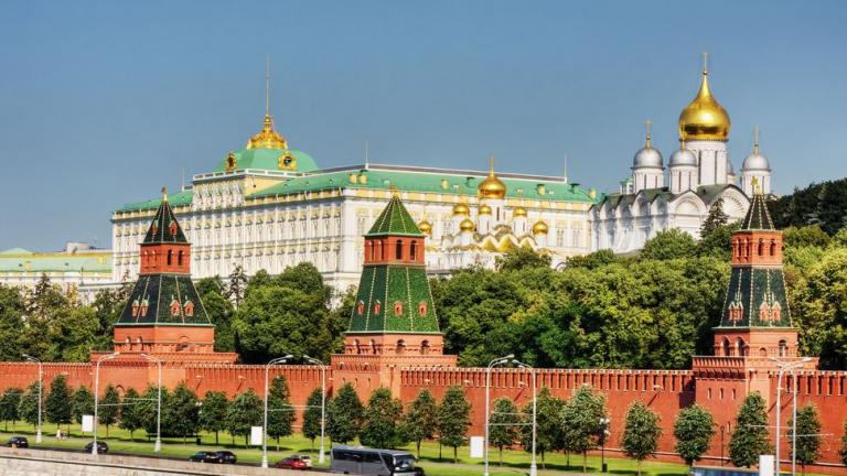 Το Κρεμλίνο "λυπάται" που η Ρωσία χρησιμοποιείται στην προεκλογική εκστρατεία στις ΗΠΑ