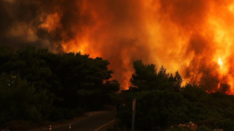 Μάχη με τις φλόγες στα Κύθηρα για 3η συνεχόμενη νύχτα