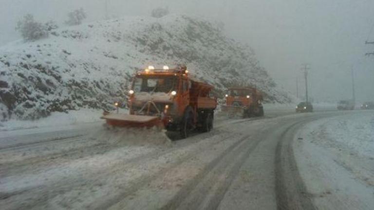 Έντονη χιονόπτωση στην εθνική οδό – Απαγορευτικό για φορτηγά