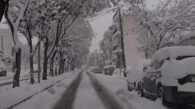 Ιστορικός χιονιάς στη Λάρισα - Διακόπηκαν τα δρομολόγια του ΚΤΕΛ!