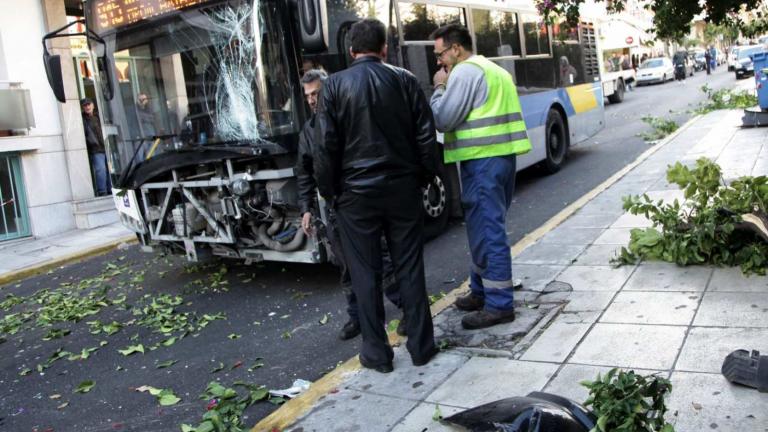 Στο ΚΑΤ νοσηλεύεται ο 77χρονος που παρασύρθηκε από το λεωφορείο στον Πειραιά 