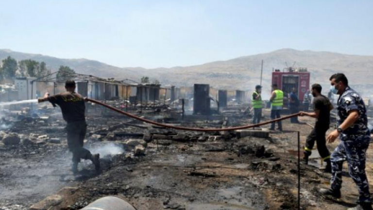 Τρεις νεκροί από την πυρκαγιά που έχει ξεσπάσει σε καταυλισμό Σύρων προσφύγων στον Λίβανο