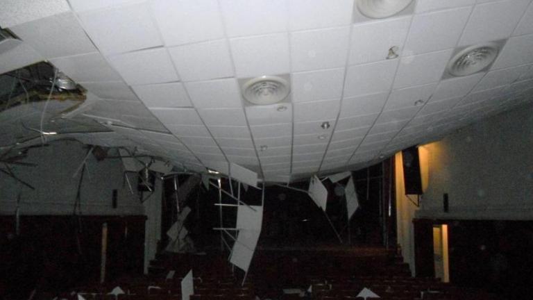 Μυτιλήνη: Κατέρρευσε η στέγη του θεάτρου του Αναγνωστηρίου Αγιάσου, από το βάρος του χιονιού