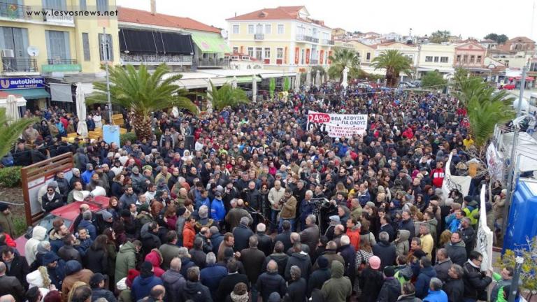 Μεγάλες συγκεντρώσεις διαμαρτυρίας στα νησιά για την αύξηση του ΦΠΑ-Δυνατό μήνυμα από τη Λέσβο