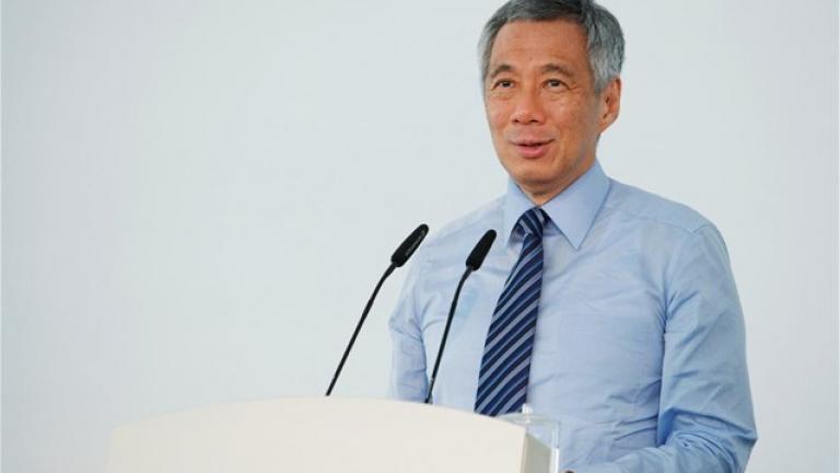 Σιγκαπούρη: Ο πρωθυπουργός διέκοψε την ομιλία του λόγω αδιαθεσίας (ΒΙΝΤΕΟ)