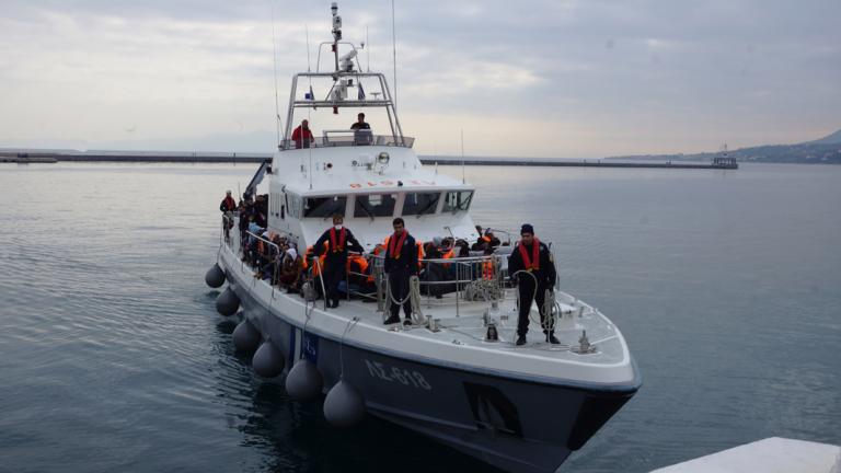 Περισυλλογή 31 προσφύγων και μεταναστών από ακτή της Σάμου και σύλληψη του 24χρονου διακινητή τους