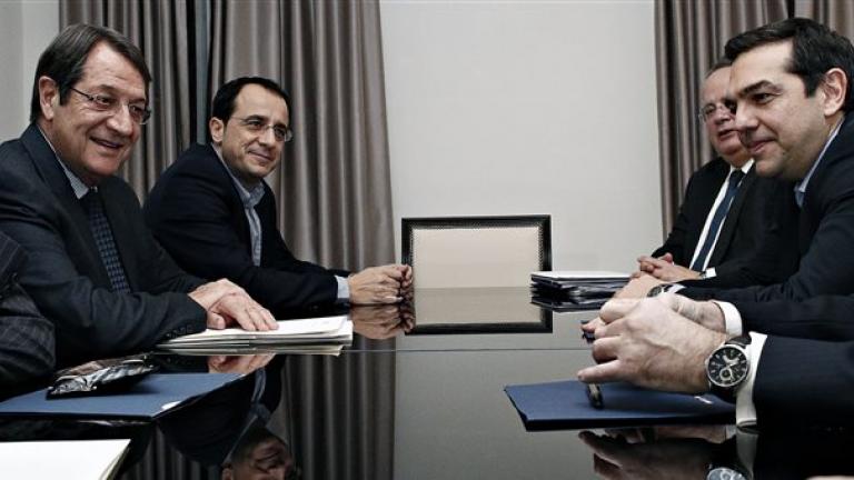 Ο κ. Τσίπρας έχει συνάντηση με τον πρωθυπουργό της Ισπανίας, Μαριάνο Ραχόι, ενώ μέσα στην ημέρα αναμένεται να δει και τον Φρανσουά Ολάντ