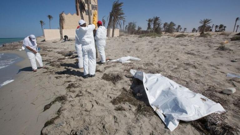 Τα περισσότερα πτώματα των άτυχων μεταναστών ξεβράστηκαν στα βράχια 