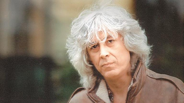 Σε λαϊκό προσκύνημα η σορός του Λουκιανού Κηλαηδόνη