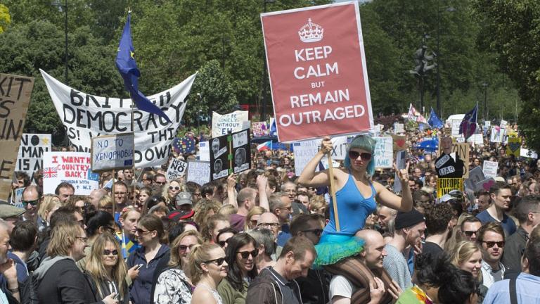Χιλιάδες διαδηλωτές συγκεντρώθηκαν στο κεντρικό Λονδίνο, διαμαρτυρόμενοι για το αποτέλεσμα του δημοψηφίσματος της 23ης Ιουνίου