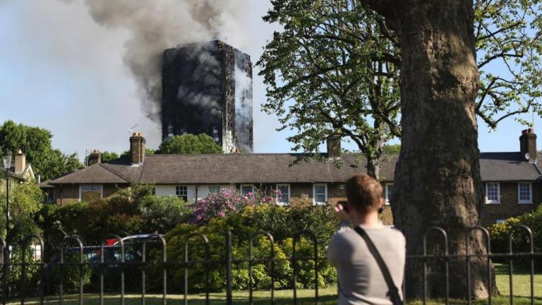 Έκτακτο - Λονδίνο: Τουλάχιστον 6 νεκροί από τη φωτιά στον ουρανοξύστη