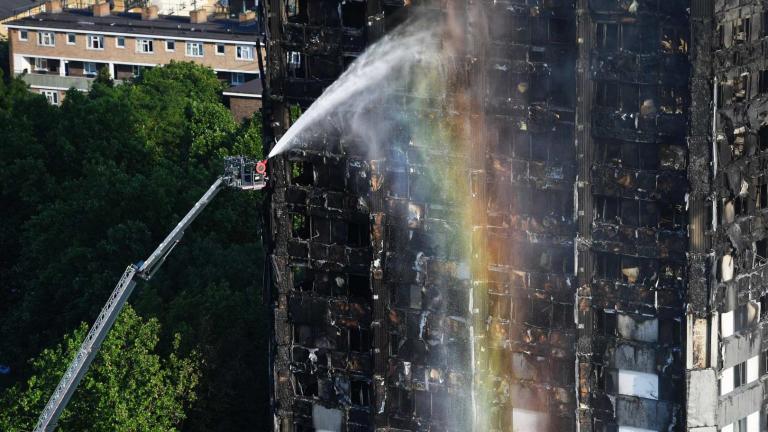 Συγκλονιστικό βίντεο μέσα από το φλεγόμενο ουρανοξύστη στο Λονδίνο