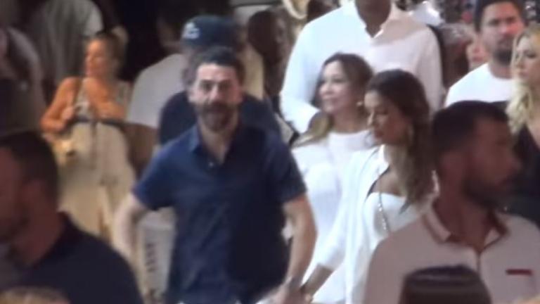 Οι βόλτες της Longoria στη Μύκονο 