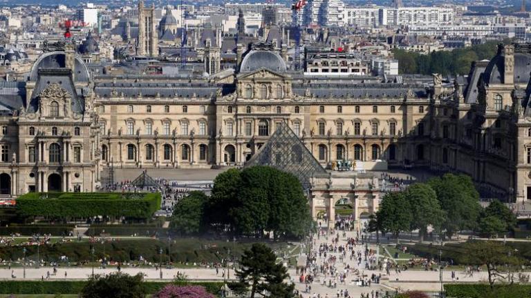 Γαλλία: Στρατιώτης άνοιξε πυρ στο μουσείο του Λούβρου αφού δέχθηκε επίθεση
