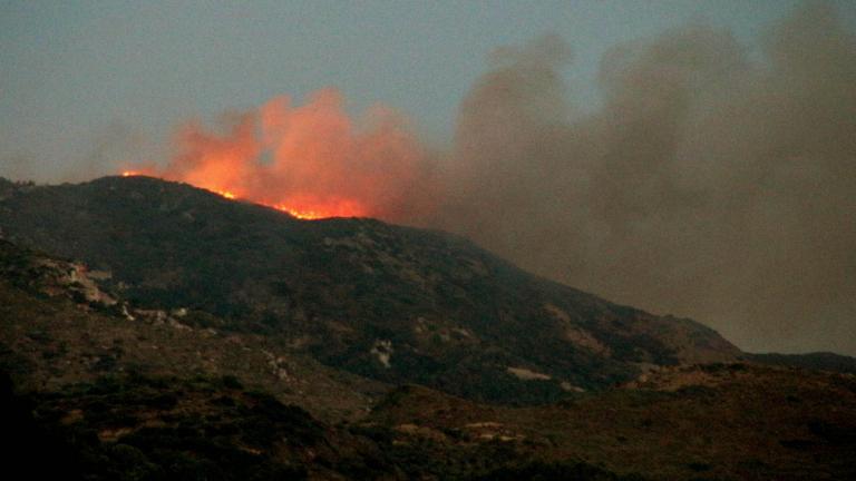 Σε εξέλιξη η μεγάλη δασική πυρκαγιά στη Ζάκυνθο - «Στάχτη» εκατοντάδες στρέμματα 