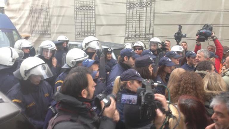 Διαμαρτυρία ΠΟΕΔΗΝ στου Μαξίμου - Τα 7 ψέματα της κυβέρνησης για την Υγεία