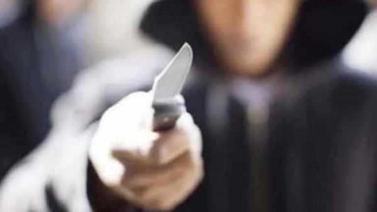 Μόλις τρία εκατοστά από την καρδιά του αστυνομικού σταμάτησε το μαχαίρι του 15χρονου!