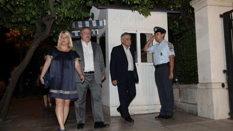 Φθινοπωρινή σύναξη βουλευτών ΣΥΡΙΖΑ και ΑΝΕΛ για ποτό και κουβέντα με τον πρωθυπουργό στο Μέγαρο Μαξίμου