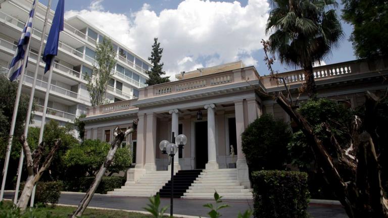 Το Μαξίμου κατηγορεί τον Κυρ. Μητσοτάκη ότι απειλεί με απολύσεις σε Δημόσιο και δήμους