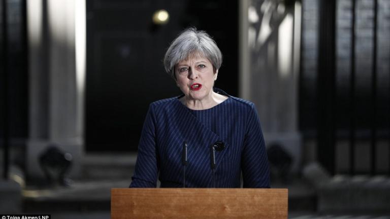 Πρόωρες εκλογές τον Ιούνιο ανακοίνωσε η Τ. Μέι για να χειριστεί «εν λευκώ» το Brexit