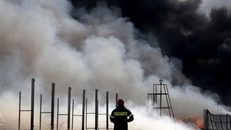 Μεγάλη φωτιά σε εργοστάσιο πλαστικών στην Μαλακάσα-Καίγεται ολοσχερώς