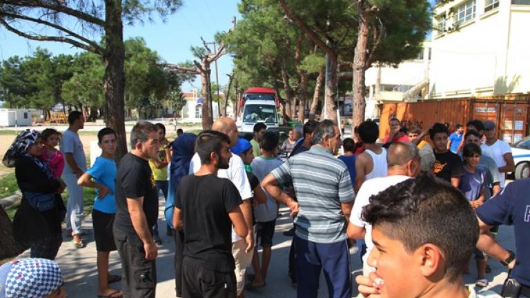 Χαμός στα Διαβατά-Πρόσφυγες απέκλεισαν τα μέλη του ΕΛΚ στο Κέντρο Φιλοξενίας