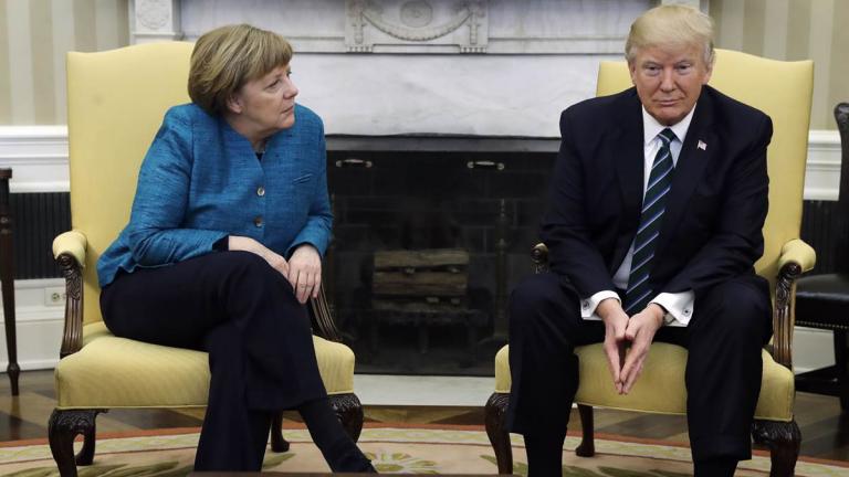 ΗΠΑ-Γερμανία: Ο πρόεδρος Τραμπ δεν αρνήθηκε να σφίξει το χέρι της Μέρκελ, δήλωσε ο εκπρόσωπός του