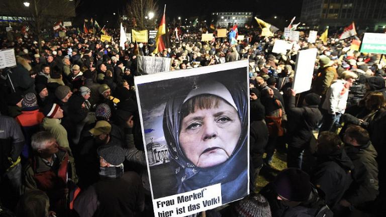 Μέρκελ: "Η μπούρκα εμποδίζει την ενσωμάτωση των μουσουλμάνων στην γερμανική κοινωνία"