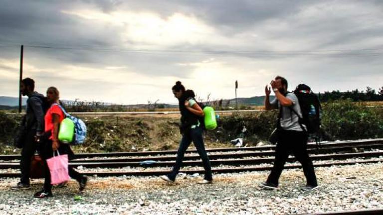 AP: “Χρυσές δουλειές κάνουν οι διακινητές μεταναστών στην Βόρεια Ελλάδα”