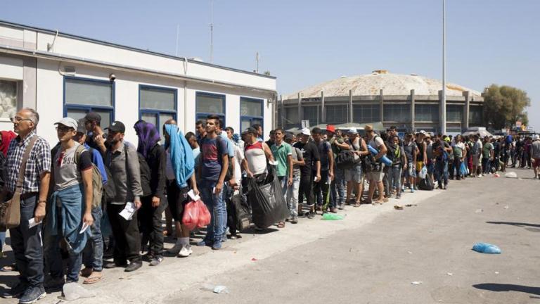 Από τον Πειραιά σε κέντρα φιλοξενίας 1000 πρόσφυγες
