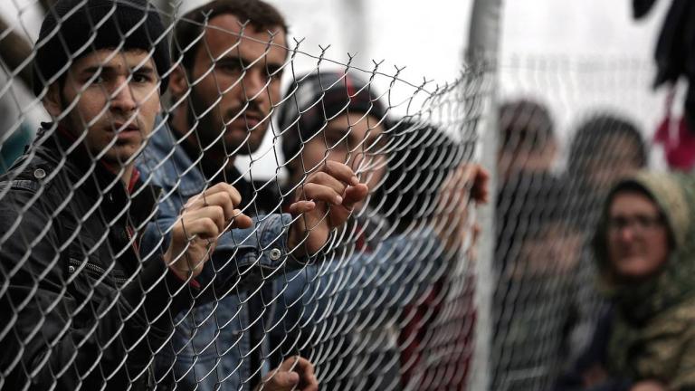 Μη ικανοποιητική η πρόοδος στη μετεγκατάσταση προσφύγων σύμφωνα με την Κομισιόν