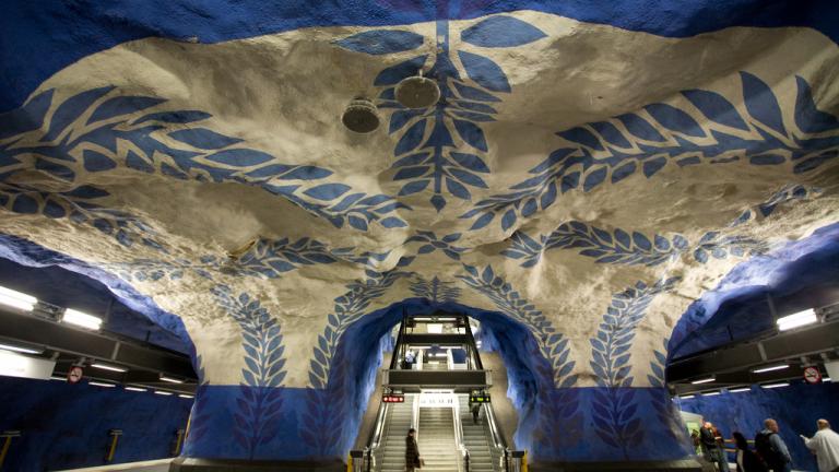 Το μετρό της Στοκχόλμης κοσμείται με στίχους Γιάννη Ρίτσου!